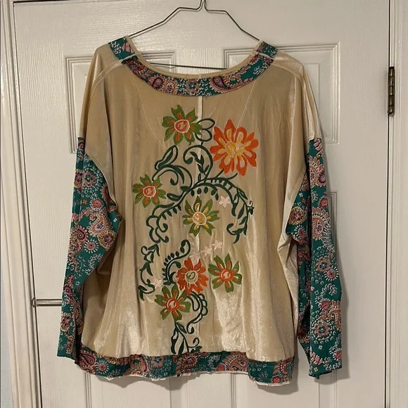 POL Velvet Satin Embroidered Oversized Top- Size M - Picture 3 of 7